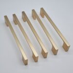 Slim Bar Handle [Elence] – Brushed Brass, CC = 128mm [SECONDS]
