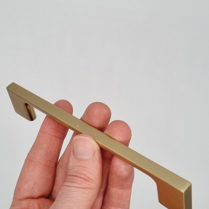 Slim Bar Handle [Elence] – Brushed Brass, CC = 128mm [SECONDS] - Image 2