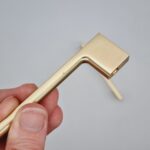 Slim Bar Handle [Elence] – Brushed Brass, CC = 96mm [SECONDS] - Image 4