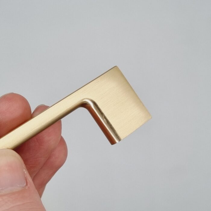 Slim Bar Handle [Elence] – Brushed Brass, CC = 96mm [SECONDS] - Image 5